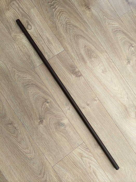 Barra de metal de 91cm e suportes de parede