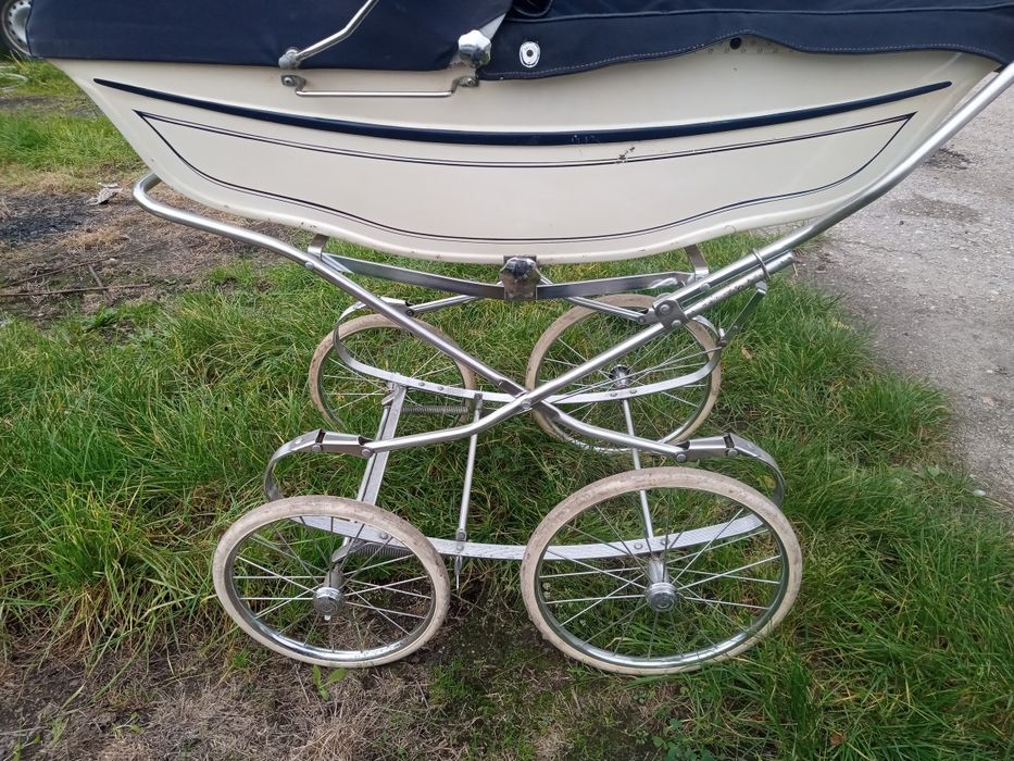 Wózek dziecięcy retro