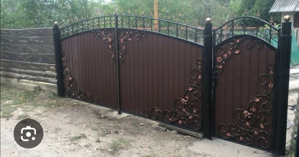 Ворота захід розпашні.