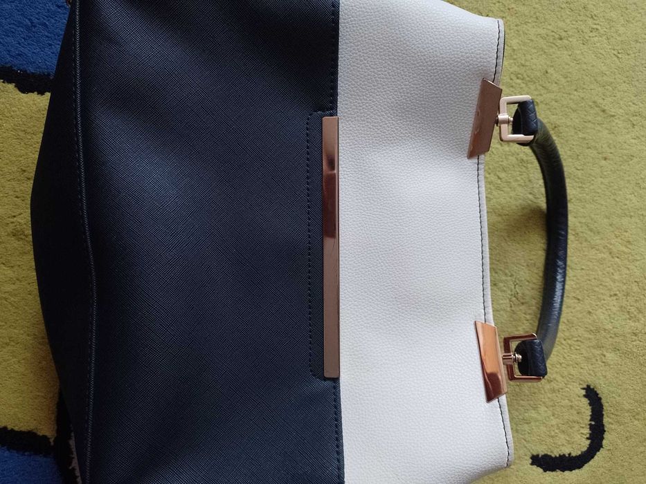 Torebka damska listonoszka elegancka do teatru