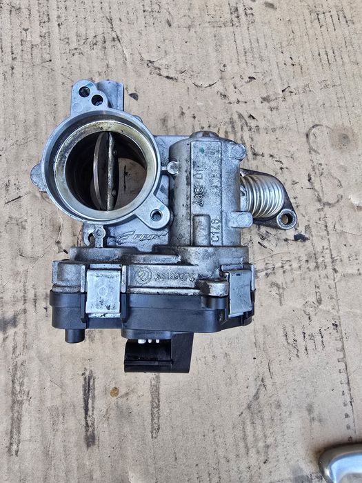 Дросельна заслонка дросельная opel zafira b Astra H 1.9 cdti