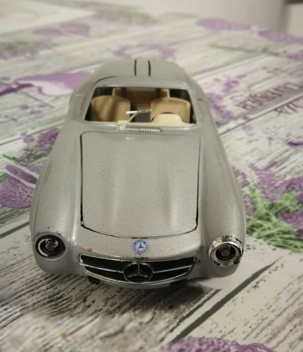 Model Mercedes-Benz 300 SL Gullwing 1:18  Otwierane Drzwi i Silnik