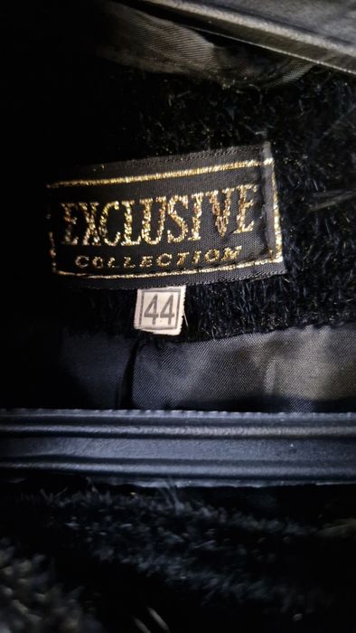 Пальто зимове , воротнік з чорнобурки є пояс