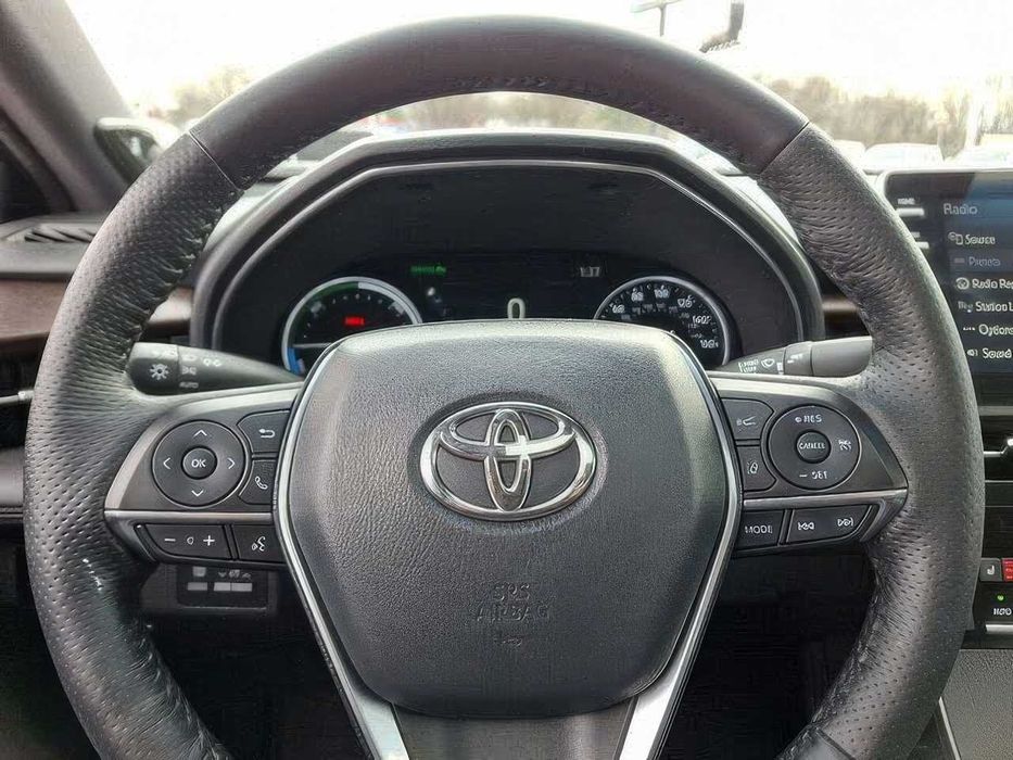 Toyota Avalon Hybrid XLE      2021