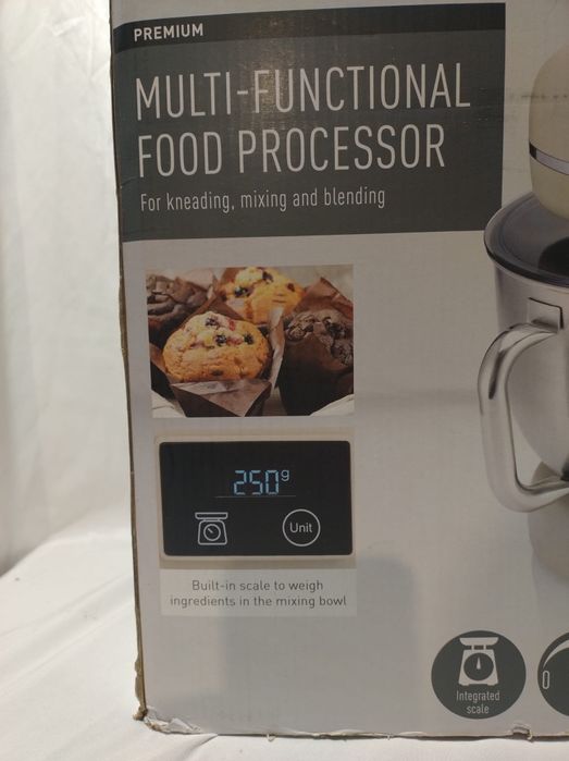 Planetarny robot kuchenny z wbudowaną wagą i blenderem 900W  SilverCre