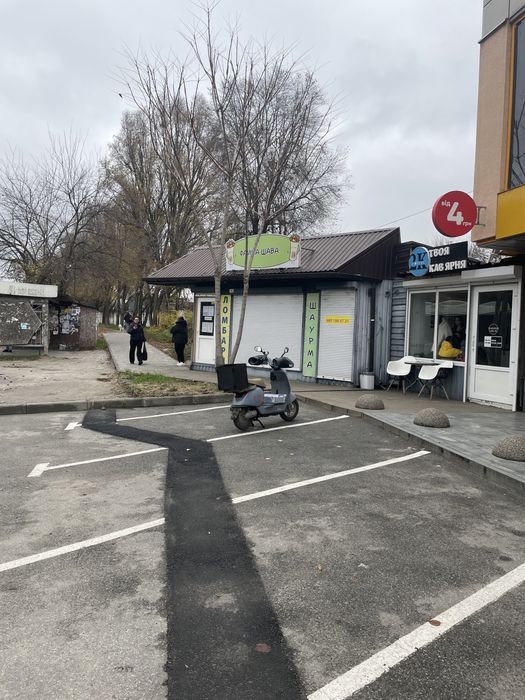 Оренда магазину, 30 м. Зупинка, фасад, Парковка.