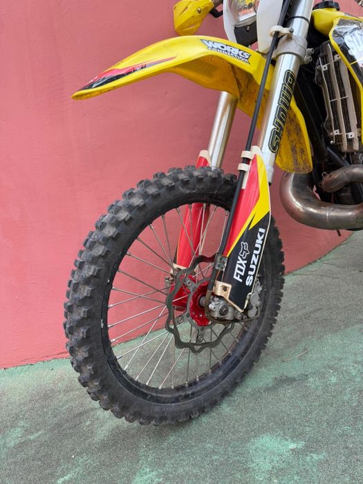 Suzuki   RM250.