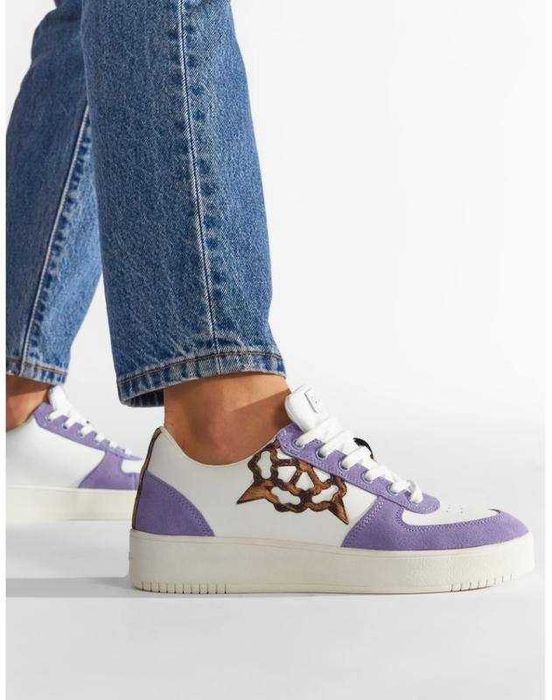 Шкіряні кросівки  Guess