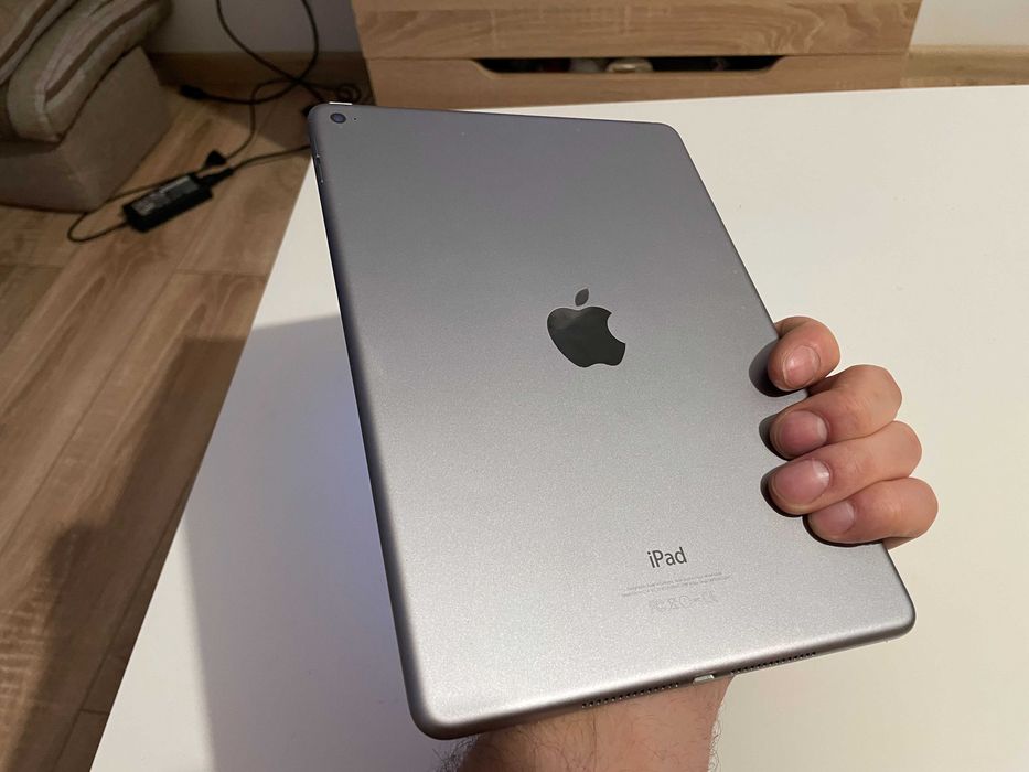 Планшет iPad Air 2 A1566 128GB 9.7" Retina (2048x1536)