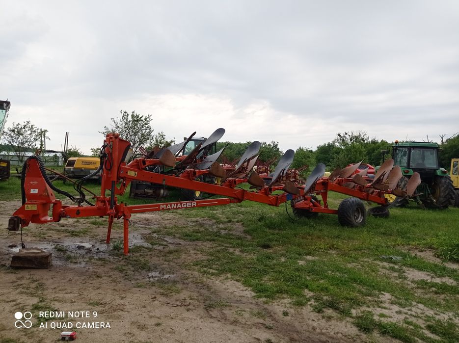 Продам плуг KUHN семи корпусний