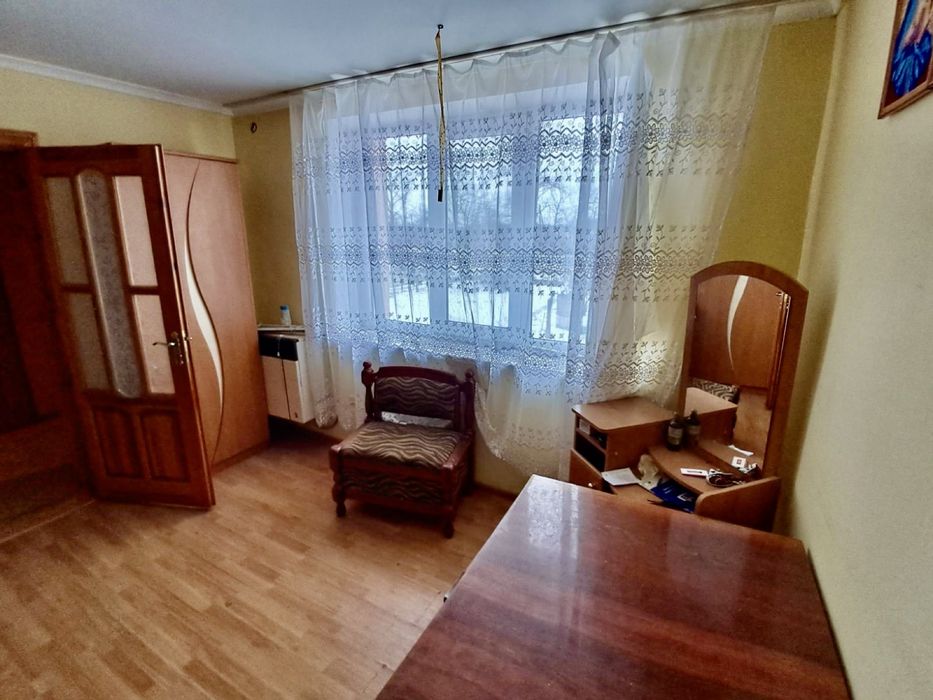 Продається 2-кімнатна квартира. Чортків