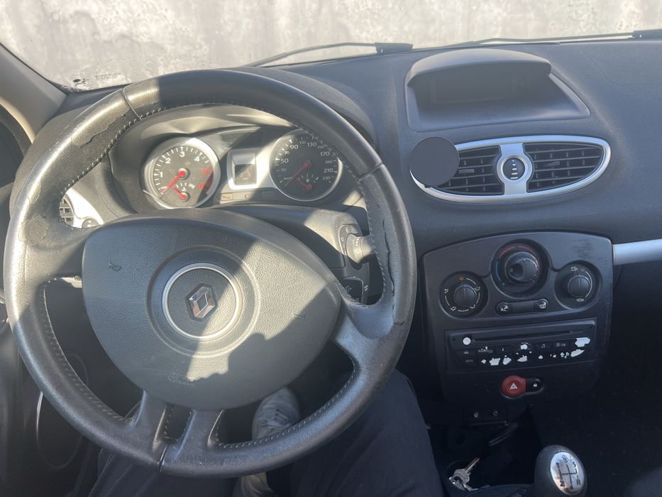 Reneault Clio sport tourer — photo 2