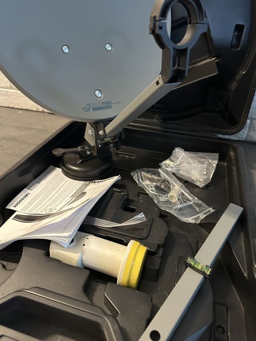 Zestaw anteny satelitarnej z telewizorem TIR Kamper