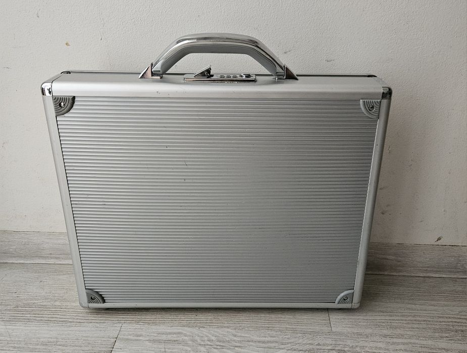 Walizka aluminiowa