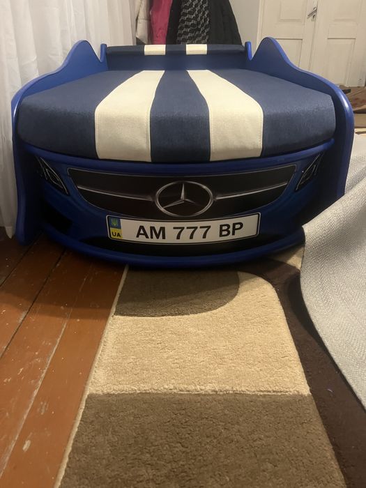 Ліжко машина мерседес