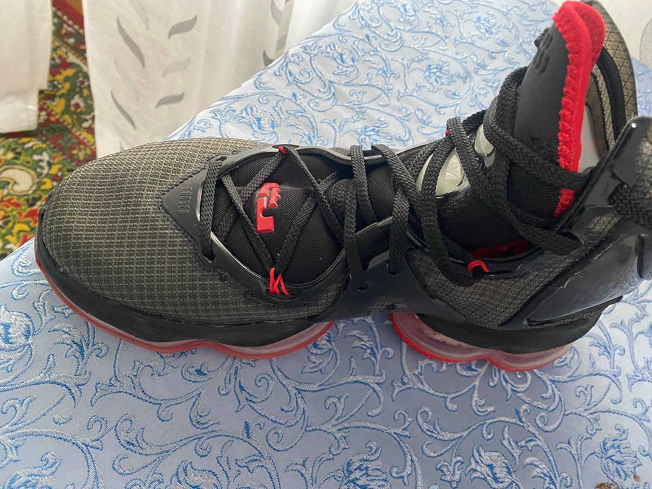 баскетбольне взуття Nike LeBron 19 колiр Black/University Red (Bred) вставки Zoom Air Max air довжина устiлки 29 см