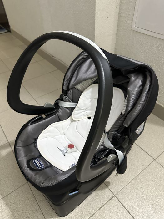 Автолюлька з базою  chicco 0+ до 13 кг
