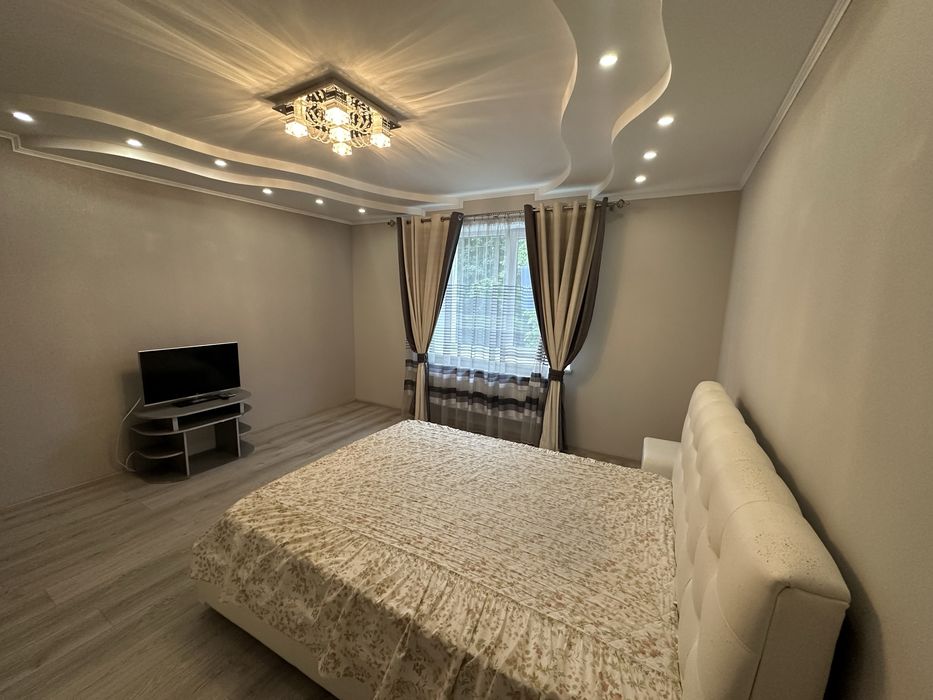 Продається нова 3-кімнатна квартира з ремонтом у сучасній новобудові