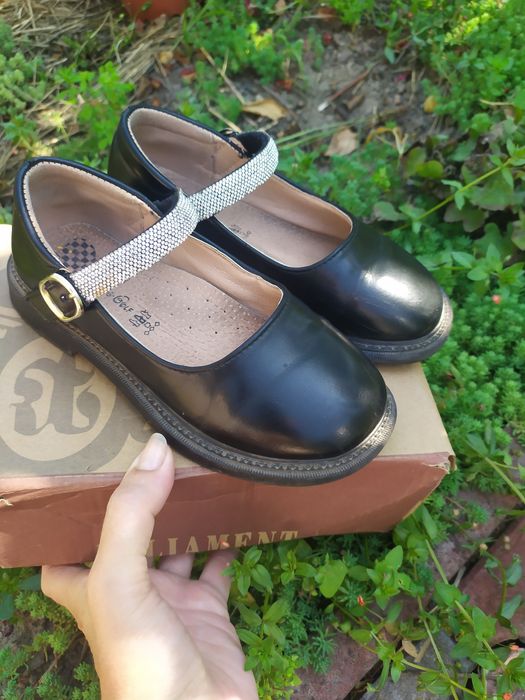 Туфлі, балетки, мокасини в подарунок брюки