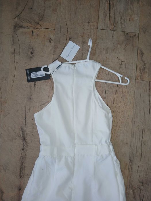 Biały elegancki kombinezon PrettyLittleThing XS/S