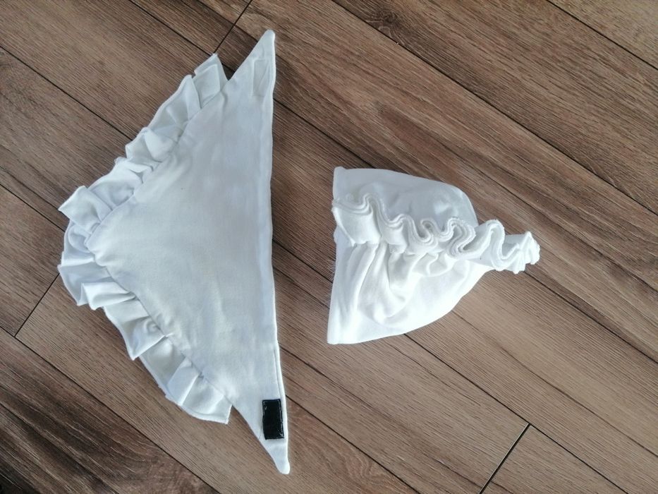 Zestaw zimowy kurtka, 2czapki, chusta i rekawiczki.