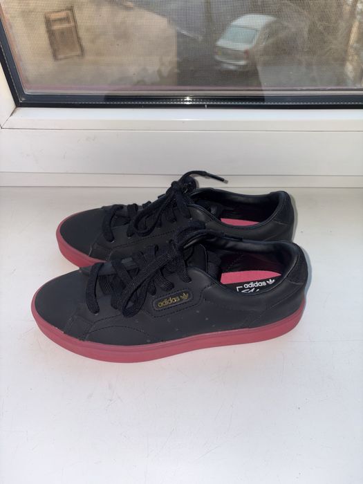 Жіночі кросівки adidas sleek (g27341)35 розмір