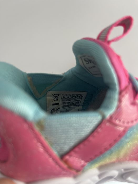 Кросівки для дівчинки Skechers 22