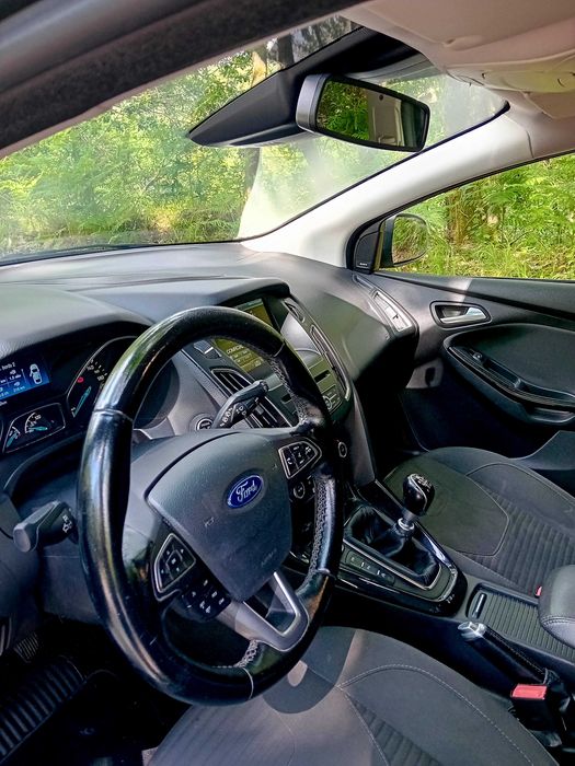 Ford focus titanium em excelente estado