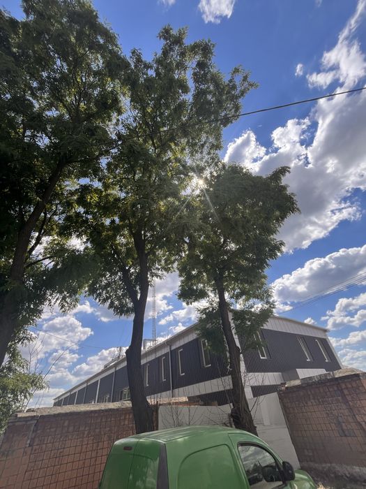 Офісні приміщення на Парковій 3а, перша лінія.