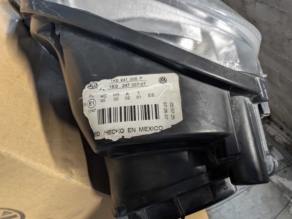 VW Golf V lampy reflektory OE 1K6941005P 1K6941006P KPL
