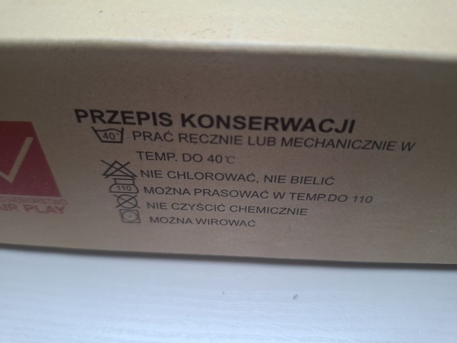 Sprzedam komplet pościeli haftowanej