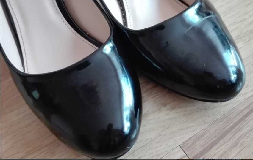 Buty na obcasie r. 39