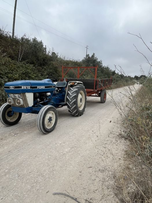 Trator ford em muito bom estado
