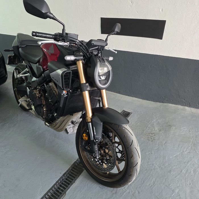 Honda CB650R E-Clutch 2025
