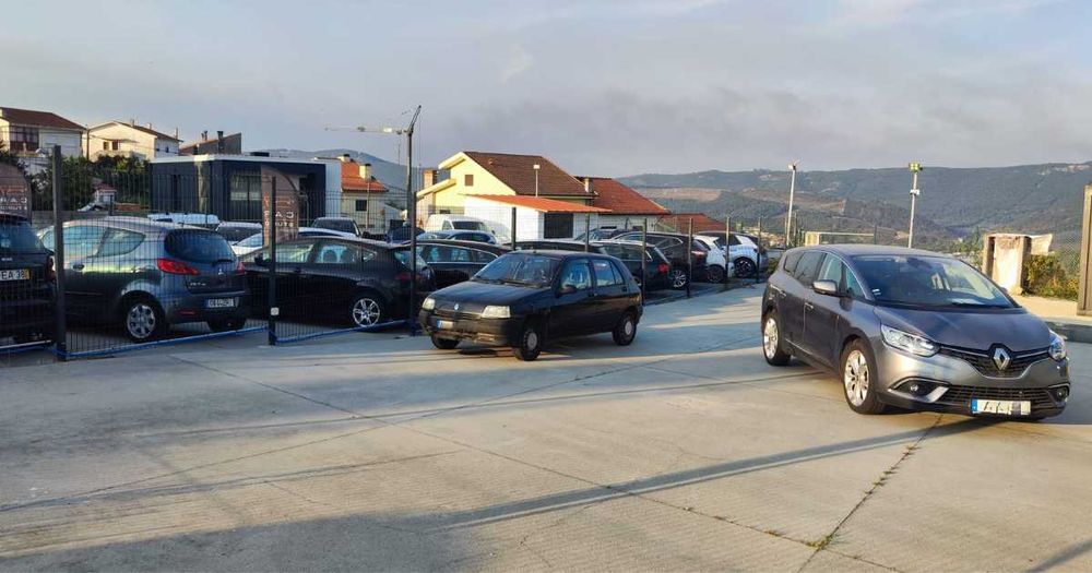 Trespasse de Stand de Automóveis em Gondomar – Estrada Dom Miguel (Excelente Visibilidade)