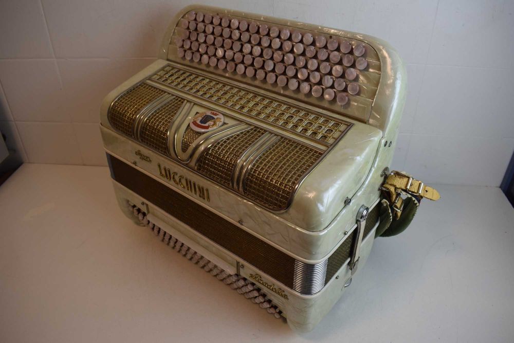 Acordeao Luccini 3 voz,