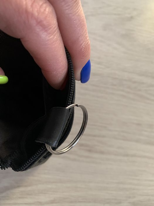 Czarne skórzane etui na klucze