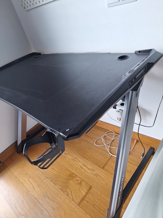 Secretária Gaming VECTRA RGB LED – USB + Porta Copos + Gestão Cabos