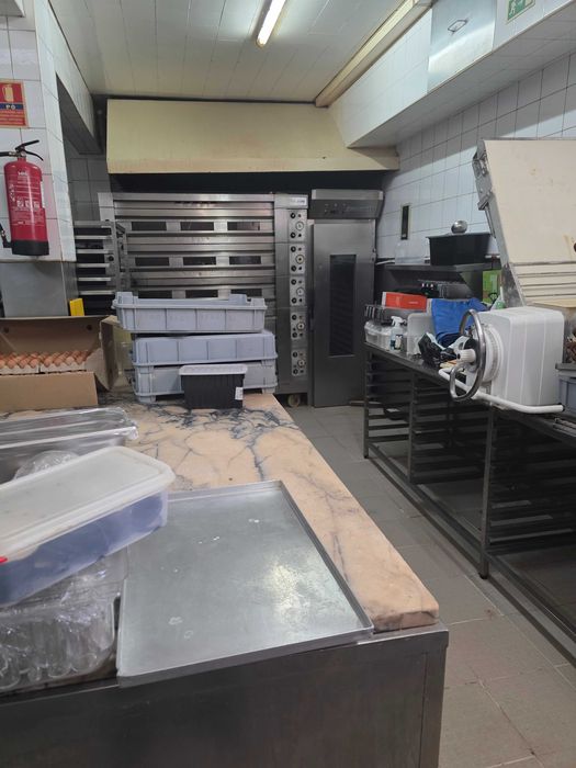Cede-se Posição Restaurante E Pastelaria C/ Fabrico