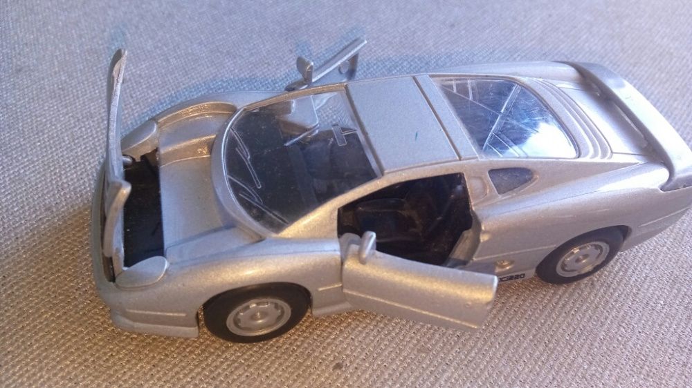 "Jaguar XJ 220" Coleção de Metal (1:36)