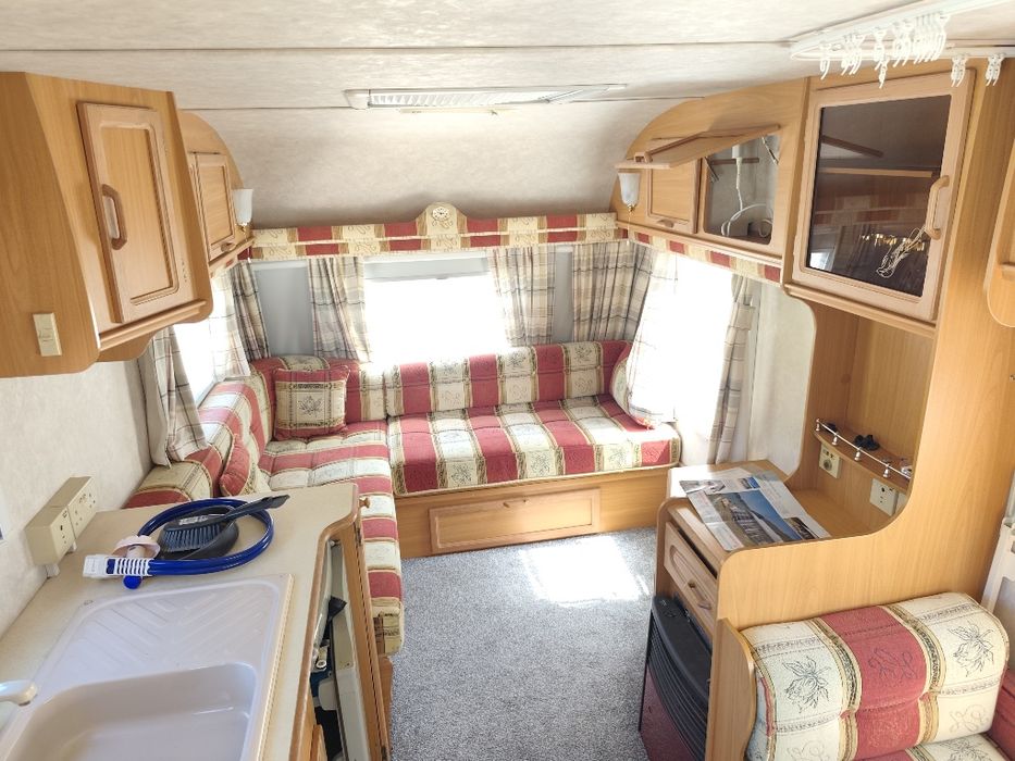 Caravana Avondale Rialto 550-4 | 4 Lugares | Casa de Banho | Matrícula Inglesa
