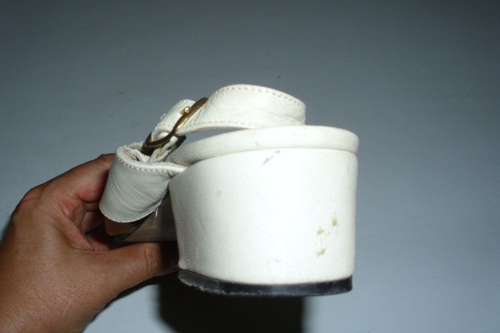 Vendo Lindas sandálias de senhora