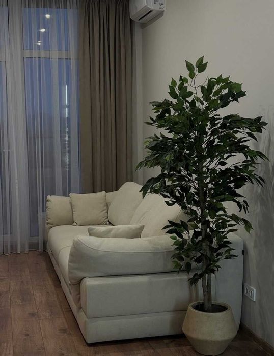 Затишна ! кімнатна квартира  на Гераневій