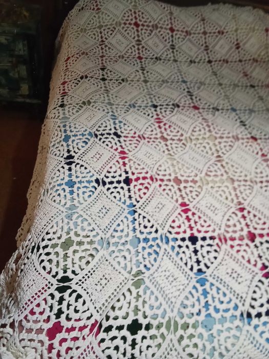 Colcha de crochê artesanal, Peça antiga