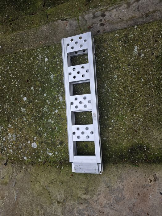 Reboque com tranca e rampa