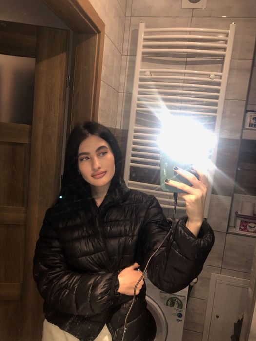 Легенька  зручна курточка