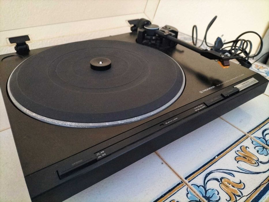 Leitor de vinil Pioneer PL-930