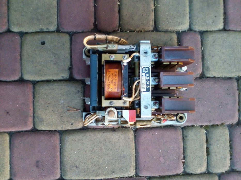 Контактор км2311--9--м4.  АД -3/15