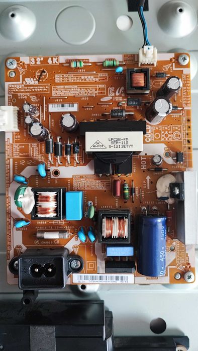 Tv Samsung UE32EH4000 para peças/reparar.