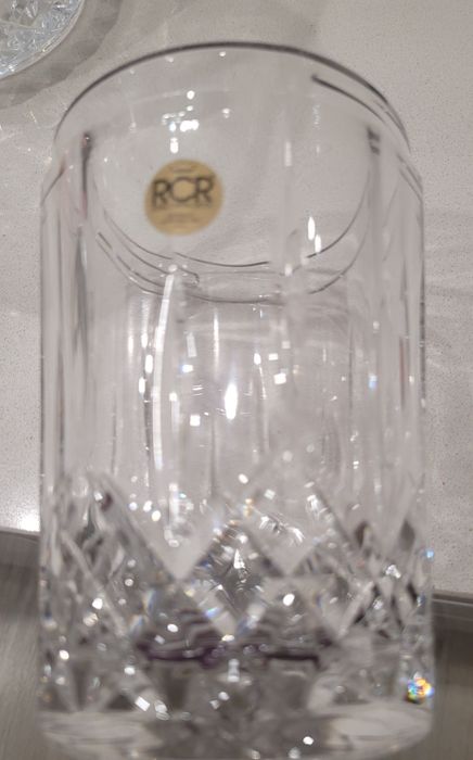 Garrafas de whisky de cristal e baldes